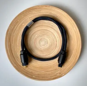 IKIGAI Audio SUGURE voedingskabel puur zilveren 5N geleiders met dubbele EMI/RFI-afscherming als IEC C13-10A of C19-16A vanaf 1,5 meter