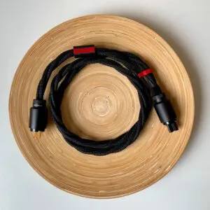 IKIGAI Audio KINZAN Referentieklasse voedingskabel gepatenteerde puur zilveren 5N geleiders met individuele EMI/RFI-afscherming en aardingssysteem als IEC C13-10A of C19-16A vanaf 1,5 meter