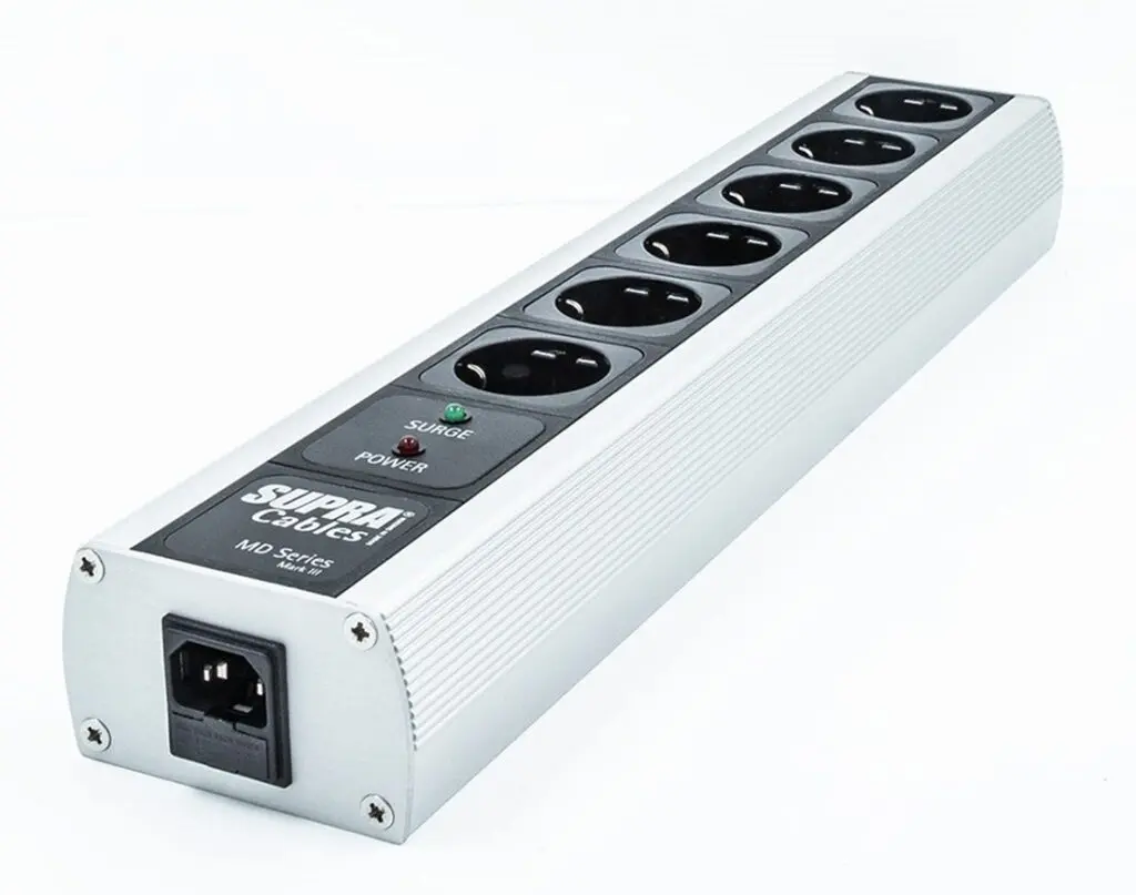 Supra MD 06 EU / SP afgeschermd stekkerblok met Non-Intrusive Filtering (NIF) 6 x schuko met C13 - 10A aansluiting  incl. 3-voudige overspanningsbeveiliging