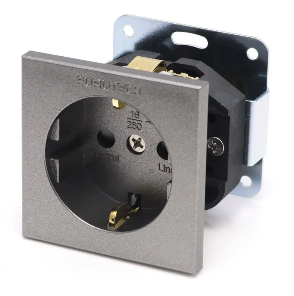 Furutech FT-SDS (G) Gold High Performance Schuko Socket per stuk