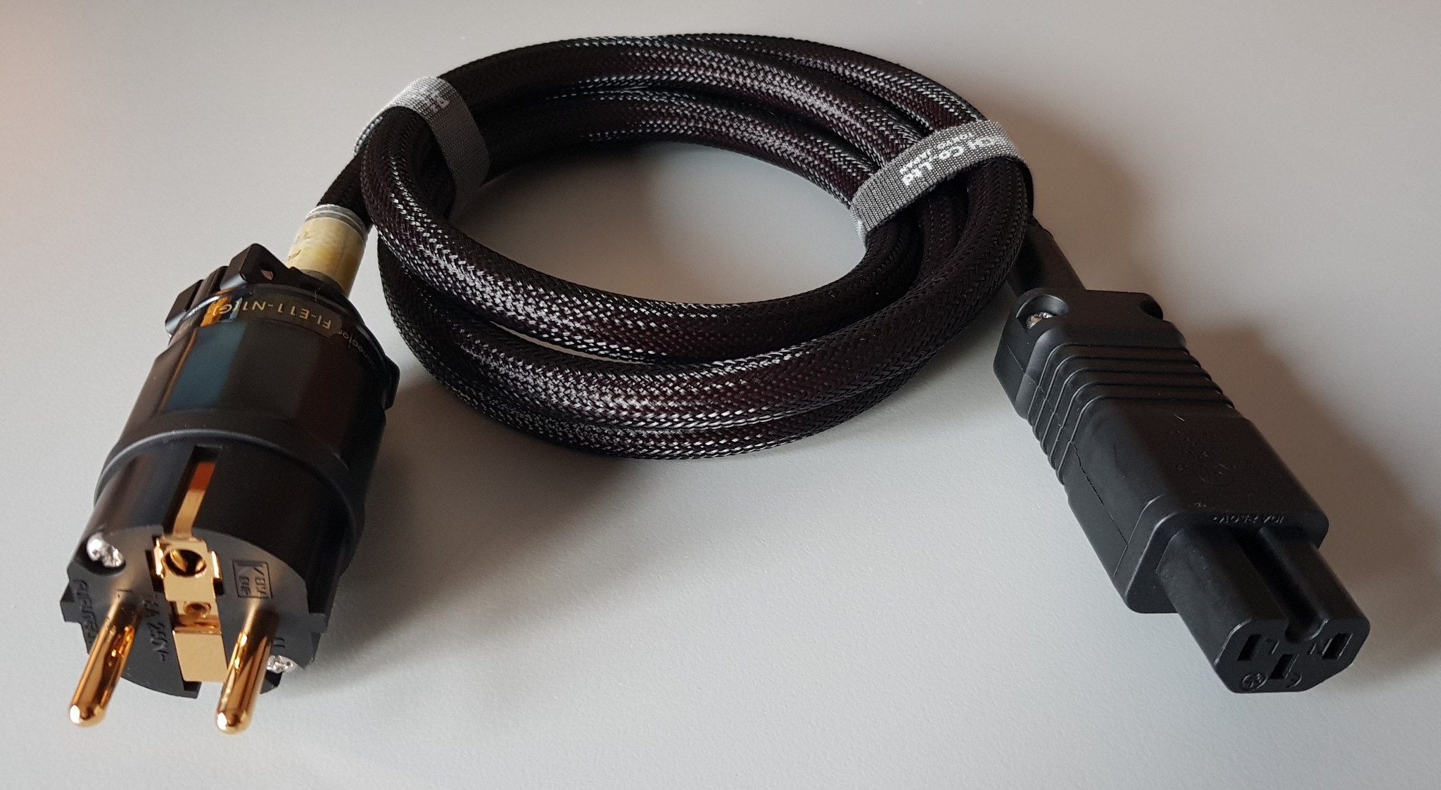 Furutech The Roxy Voedingskabel Slim-line Power-series met verzilverde geleiders 1.5 meter - Afbeelding 3